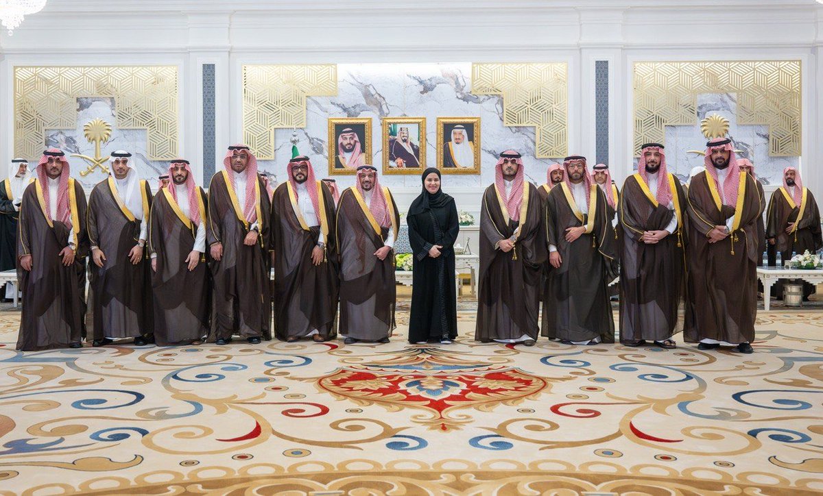 EmarahAlQassim's tweet photo. بلغ إجمالي العاملين في الأنشطة السياحية بالقصيم 1,518 عاملاً، مع قفزة نوعية في عدد السعوديين الملتحقين بالقطاع، في ظل سعي المنطقة لرفع جاهزية الكوادر الوطنية عبر المسارات التدريبية المكثفة..

سمو #أمير_منطقة_القصيم: يهمني كثيراً نمو القطاع السياحي بالمنطقة لأنه يوفر فرص عمل لعموم العاملين والعاملات بالمنطقة، وصندوق التنمية السياحي يعد داعماً كبيراً للمستثمرين في جميع مجالات السياحة، ونحن نحث كافة المبادرين على الاستفادة من هذه الممكنات لتطوير مشاريع نوعية تعود بالنفع على شبابنا واقتصادنا المحلي.