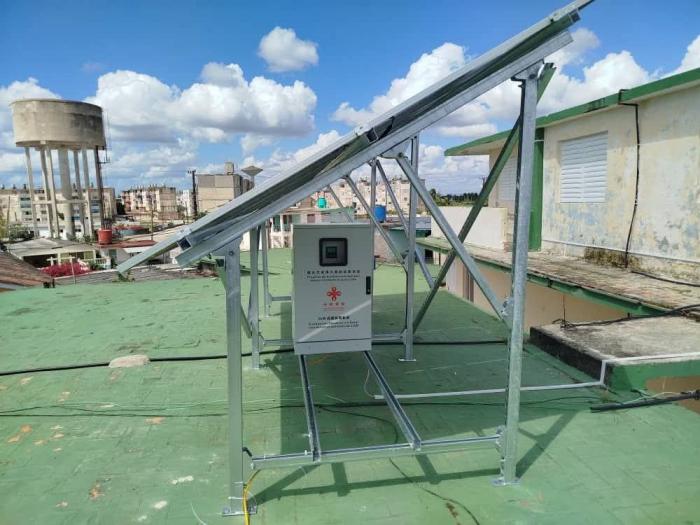 🇨🇳🇨🇺⚡☀️ Se están instalando sistemas fotovoltaicos donados por #China en los policlínicos y otros centros vitales de las provincias cubanas, asegurando la vitalidad de los mismos para proteger la vida y la salud del pueblo en medio del cerco energético de #EEUU contra #Cuba.