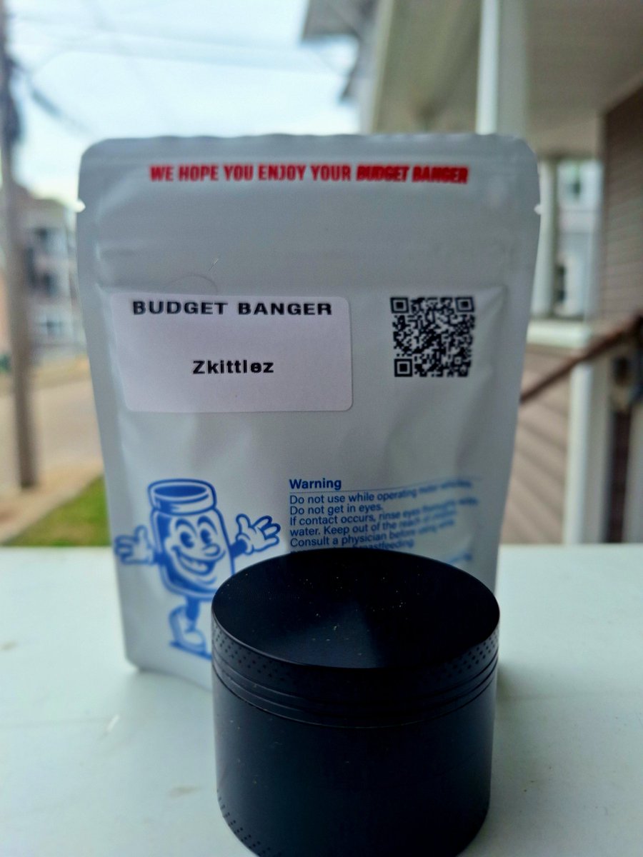 TheJokersVIBE's tweet photo. Ohhhhh shit we got a touchdown 📦 from the team @budgetbanger looks like we were sent out 3 of their select strains, let's see what we got & how it's smoking! 

Did you know you can also use code JOKER if your interested in trying them! Why wait drop em a follow and peep their website today