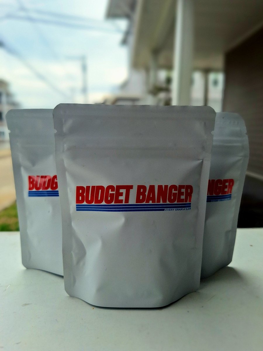 TheJokersVIBE's tweet photo. Ohhhhh shit we got a touchdown 📦 from the team @budgetbanger looks like we were sent out 3 of their select strains, let's see what we got & how it's smoking! 

Did you know you can also use code JOKER if your interested in trying them! Why wait drop em a follow and peep their website today