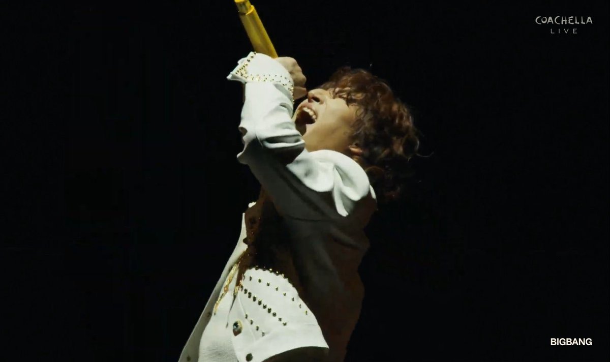 jesislucky's tweet image. How he left for #BANGCHELLA vs how he showed up 🙈✨ #DAESUNG