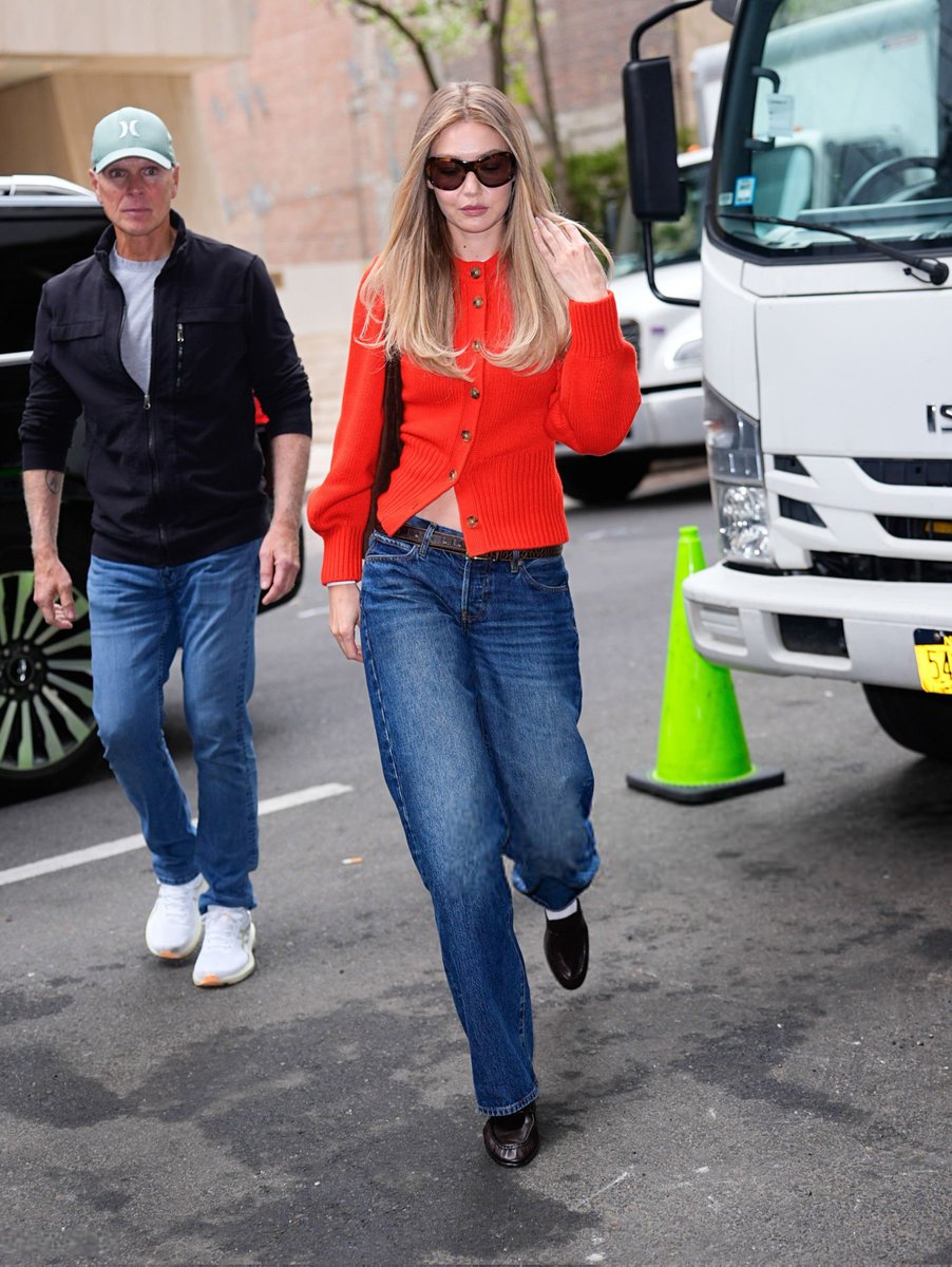 Gigi Hadid Gallery tweet media