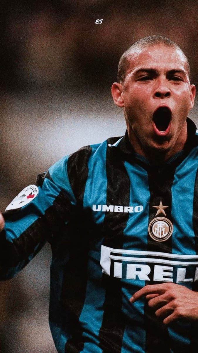 lynxchizzy's tweet image. Let's see your wallpaper here's mine.
#inter #milan #Ronaldo