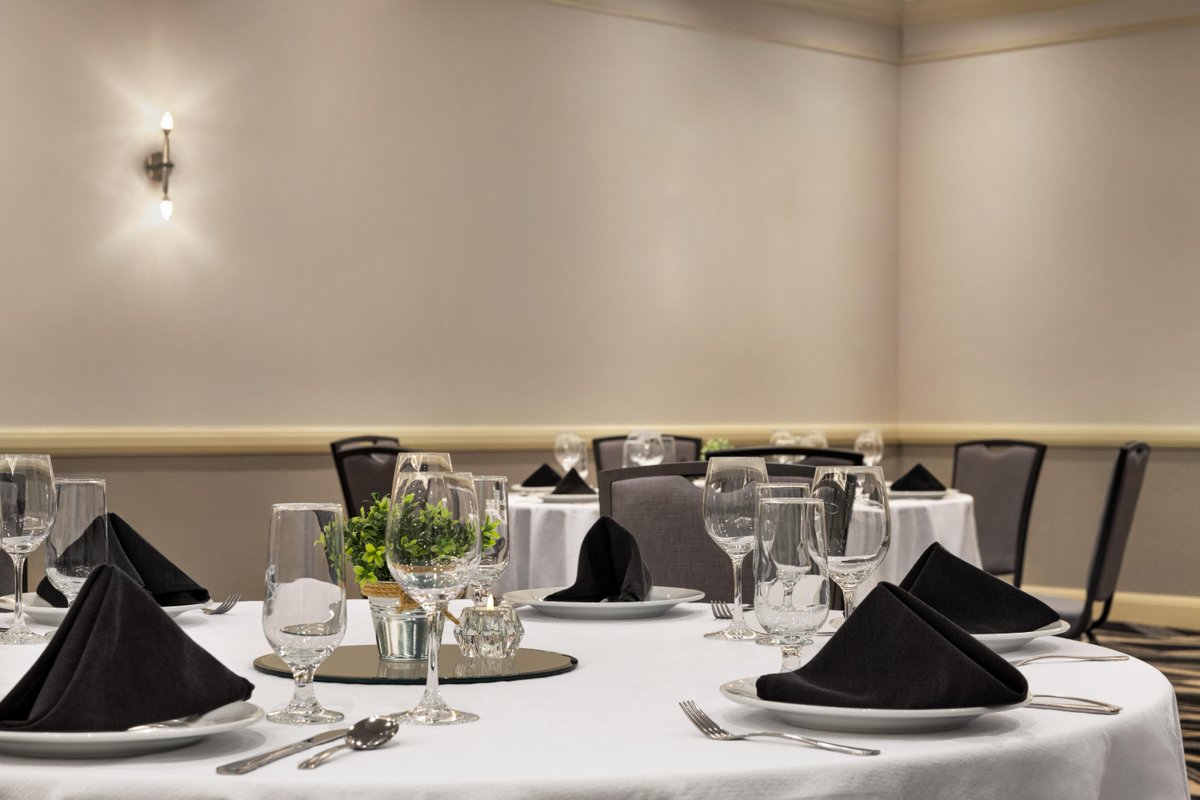 EmbassyDIA's tweet photo. Turn special moments into unforgettable celebrations.✨

From intimate gatherings to grand receptions, our elegant boardrooms, conference rooms, and spacious ballroom are perfect for any occasion.

Ready to plan?
📞 (720) 587-5086
DENIA_Embassy@hilton.com https://t.co/uocfTZNaIv