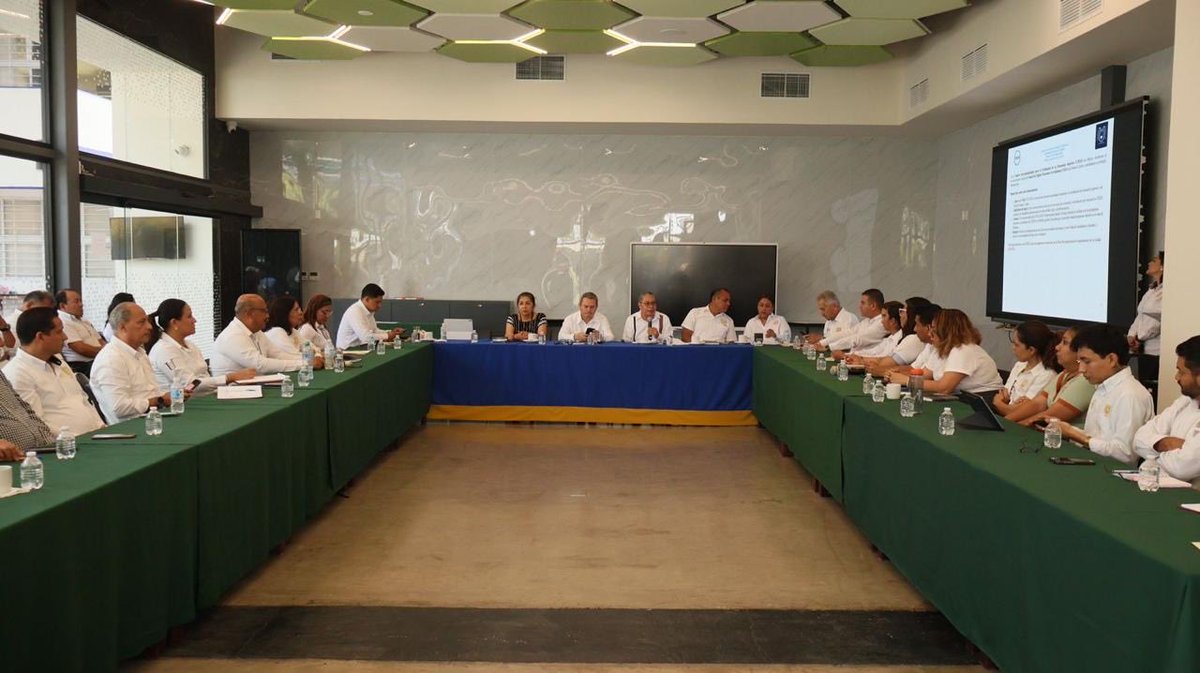 comunica_unach's tweet photo. En su visita al Campus IV Tapachula, el rector Oswaldo Chacón Rojas asistió a la socialización de la Agenda de Evaluación con fines de acreditación Institucional por los Comités Interinstitucionales para la Evaluación de la Educación Superior (CIEES), https://t.co/JoJezOTngY