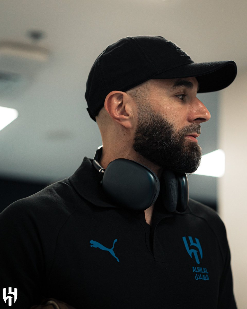 _R4o__'s tweet photo. تعاقدات الهلال في الشتوية بنزيما وسايمون اهدرو ركلة الترجيح واخرجو الهلال من دور ال16 ..  شكر وتقدير للي نصح ادارة الهلال بالتعاقد معهم 😂😂😂

#الهلال_السد https://t.co/vUS84DPphh