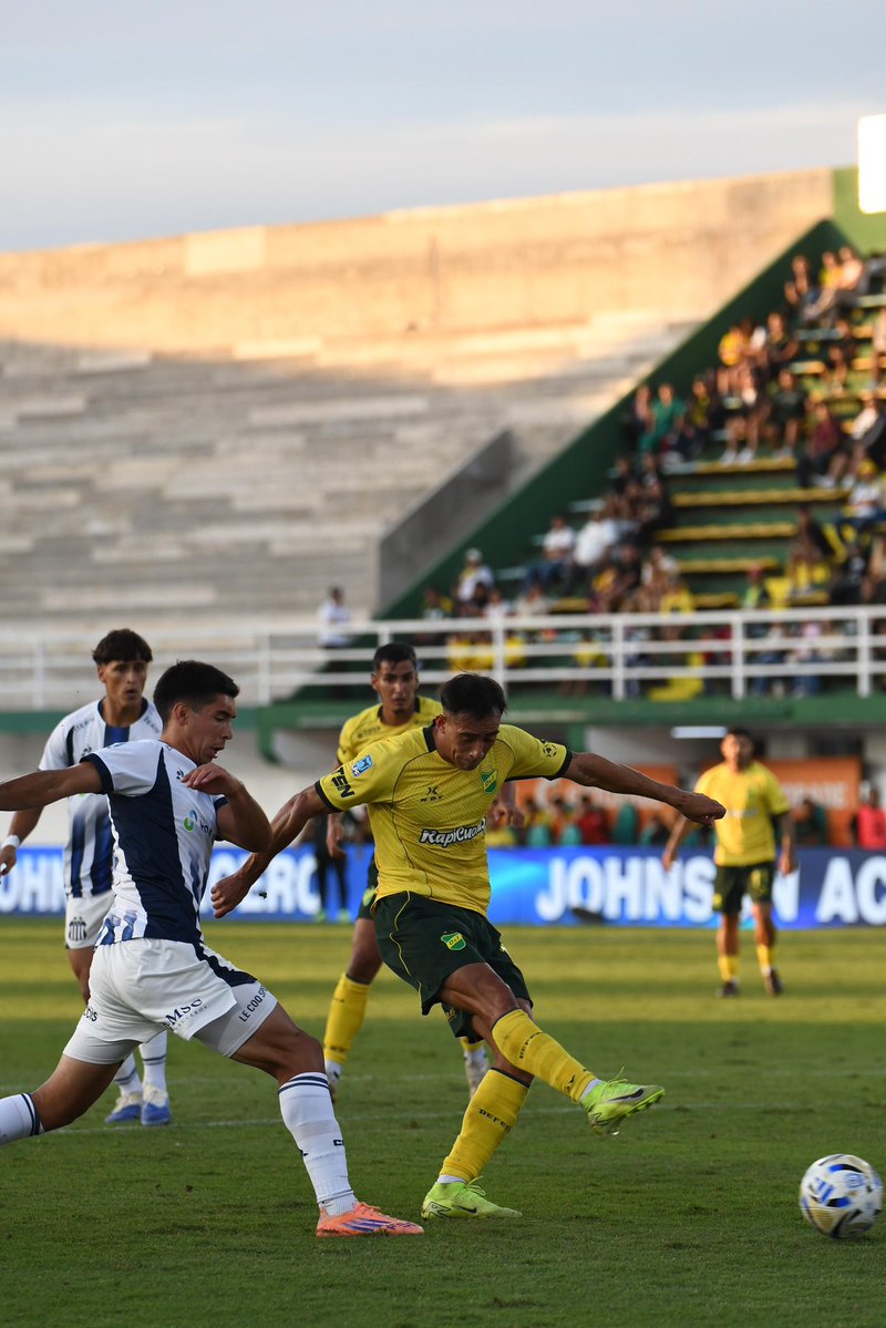 ClubDefensayJus's tweet image. 🕒 34’ ST 

⚽️ ¡GOOOOOOOOL DE DEFENSA! 

Ayrton Portillo descuenta en Varela 

#Defensa 1 - 2 #Talleres

#TodosJuntos🔰