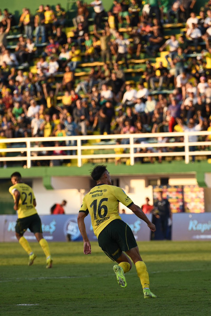 ClubDefensayJus's tweet image. 🕒 34’ ST 

⚽️ ¡GOOOOOOOOL DE DEFENSA! 

Ayrton Portillo descuenta en Varela 

#Defensa 1 - 2 #Talleres

#TodosJuntos🔰