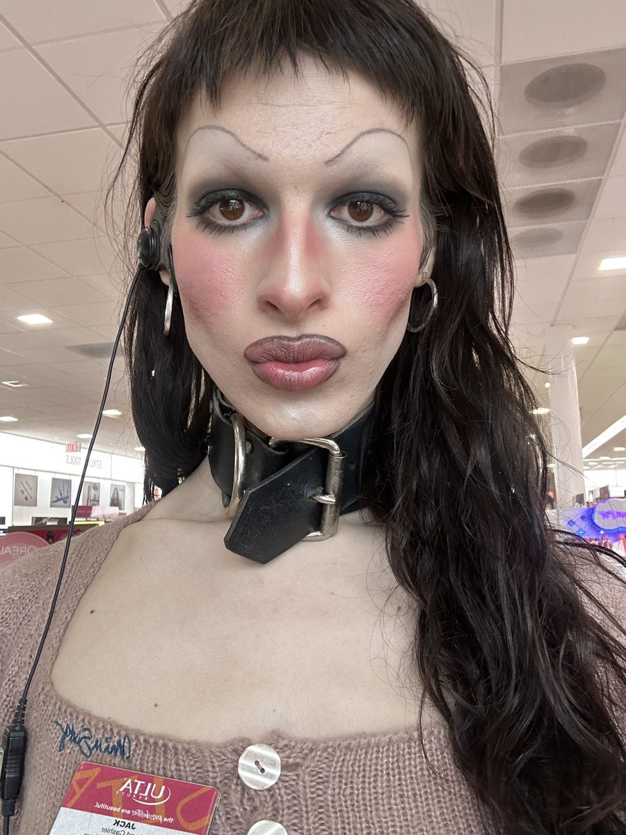 𝔭𝔯𝔬𝔱𝔬-𝔤𝔬𝔱𝔥 𝔭𝔯𝔦𝔫𝔠𝔢𝔰𝔰 𝔟𝔯𝔦𝔡𝔢 tweet media