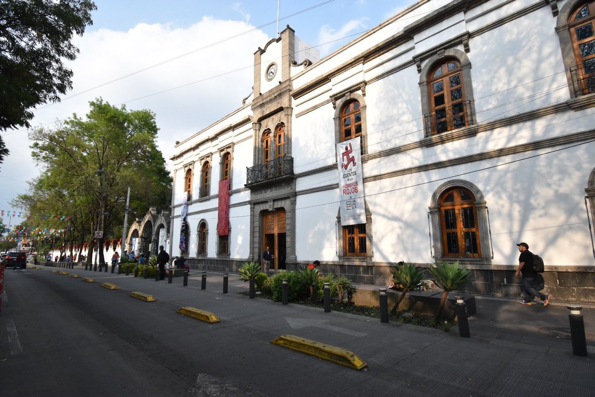 turismocdmx's tweet image. ¿#SabíasQue La Casa de Cultura Azcapotzalco es un edificio histórico cuyo origen data de 1891?✨
Este recinto aloja el mural "La Herencia Tepaneca en el Umbral del Tercer Milenio", del artista Arturo García Bustos🖼
¡Visítala!
📍Av Azcapotzalco 605, Centro, @AzcapotzalcoMx.
