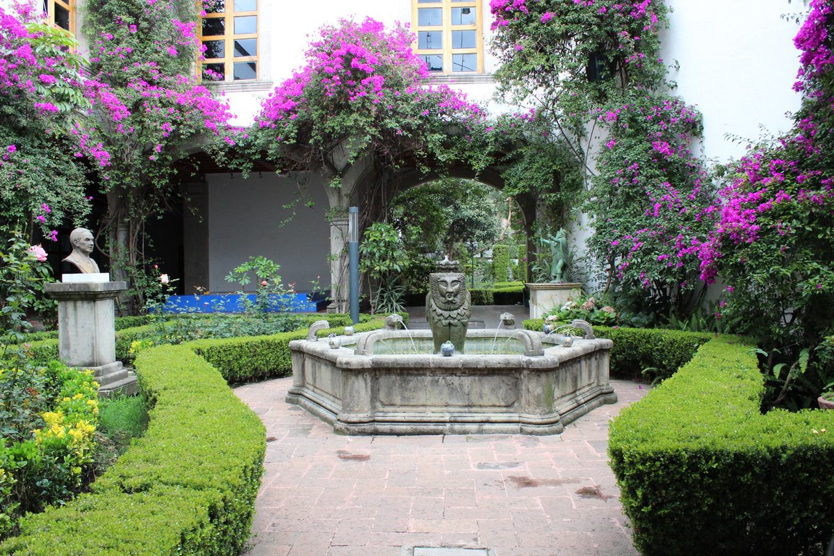 turismocdmx's tweet image. ¿#SabíasQue La Casa de Cultura Azcapotzalco es un edificio histórico cuyo origen data de 1891?✨
Este recinto aloja el mural "La Herencia Tepaneca en el Umbral del Tercer Milenio", del artista Arturo García Bustos🖼
¡Visítala!
📍Av Azcapotzalco 605, Centro, @AzcapotzalcoMx.