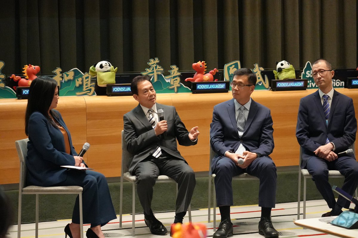 UNDGACM_EN's tweet image. “Language is a vessel of memory, culture and a distinct way of seeing the world.” 🇺🇳

At a #ChineseLanguageDay celebration at #UNHQ, USG Abelian reflected on #multilingualism &amp;amp; the richness of Chinese as a "vital thread" in the UN’s multilingual fabric.