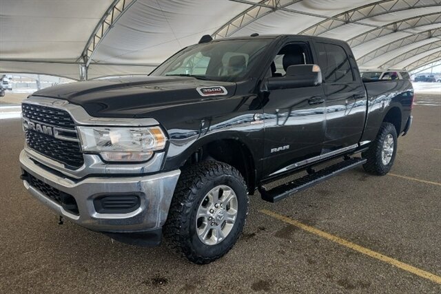 instaautoloans's tweet photo. 2022 #RAM #3500 Big Horn Diesel 4x4 only $58,995 in St Albert, stock #NG234606 #RAM3500 #StAlbert https://t.co/RuzMWvNX5W https://t.co/ppZeI6z4yS