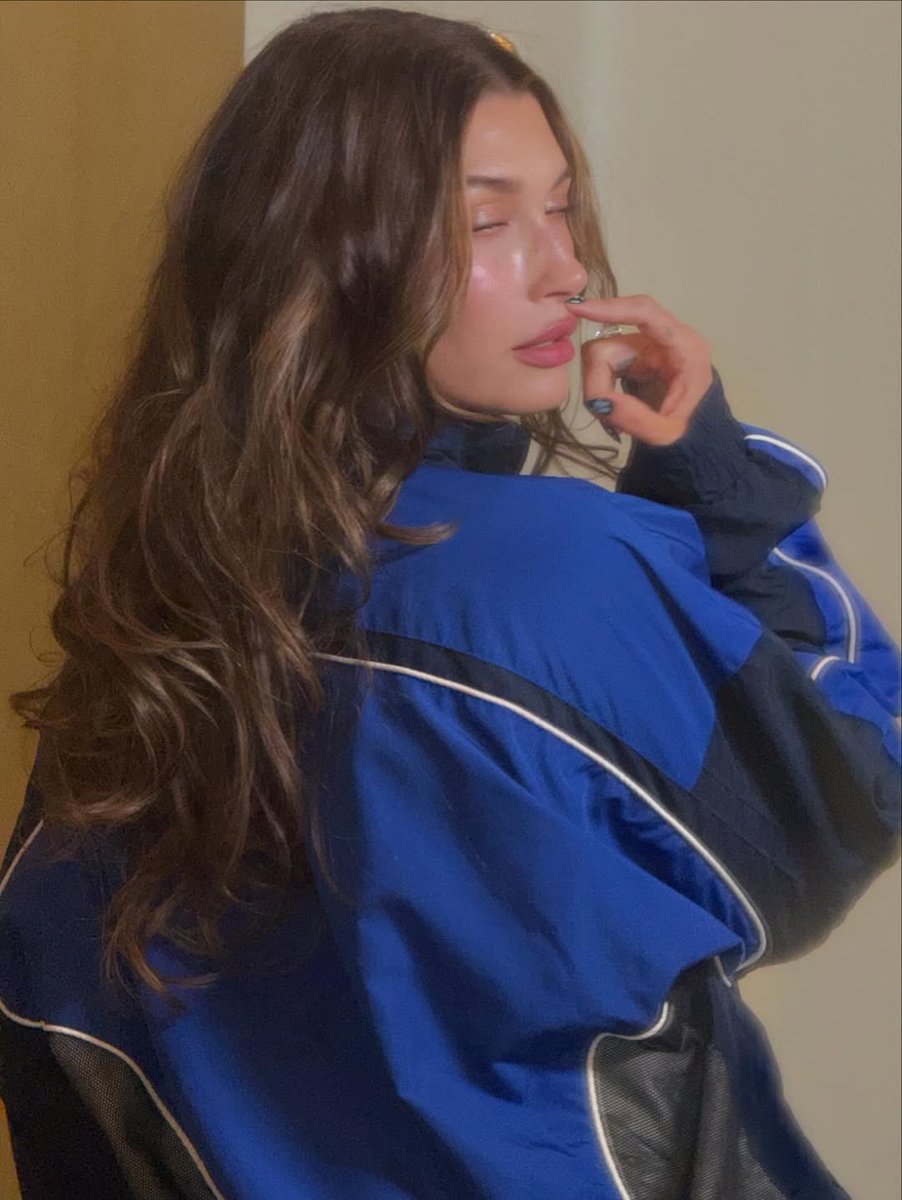 que saco ela essa mania dela de postar as fotos lindissima mas que ela sempre tá de olho fechado, sempre perco a chance de trocar o icon kkkkk