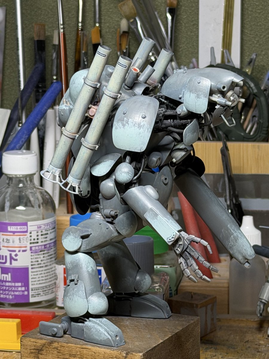 全体を一周塗りました。もう少し塗りたい。デカールは塗り潰しちゃったゼ