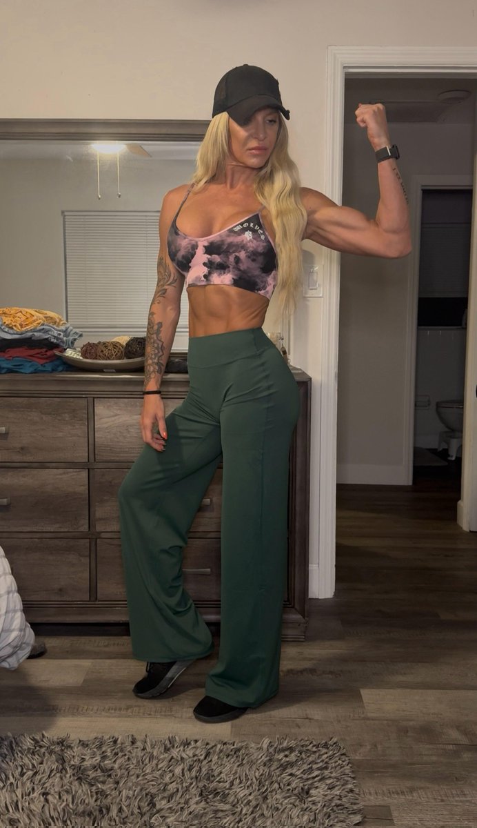 Princess Mia tweet media