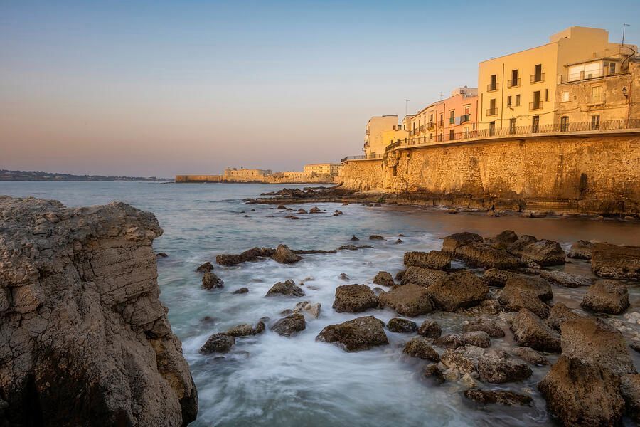 joancarroll's tweet image. Ortigia Sicily Dawn! buff.ly/38PeNed #ortigia #sicily #syracuse #syracusa #italy #waterfront #coastal #longexposure #Travel #travelphotography #giftideas @joancarroll
