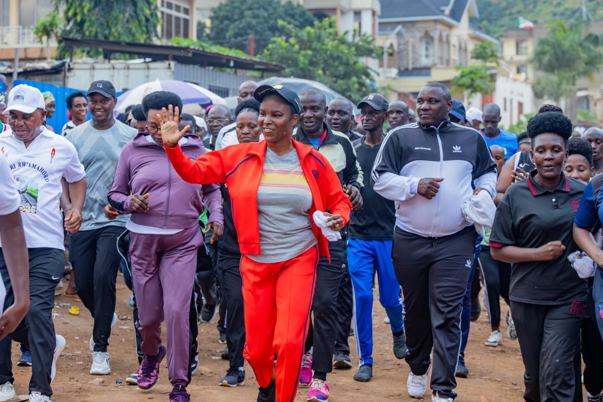 OPDD_Burundi's tweet photo. SE @Burundi1stLady, s'est jointe, ce 13 avril 2026, à la population de la province de Bujumbura dans une marche sportive organisée par le club Pas à Pas:Bien-être pour tous. Les participants ont exprimé leur joie de s'engager dans cette pratique sportive bénéfique pour leur santé https://t.co/rvwwXxyhzR