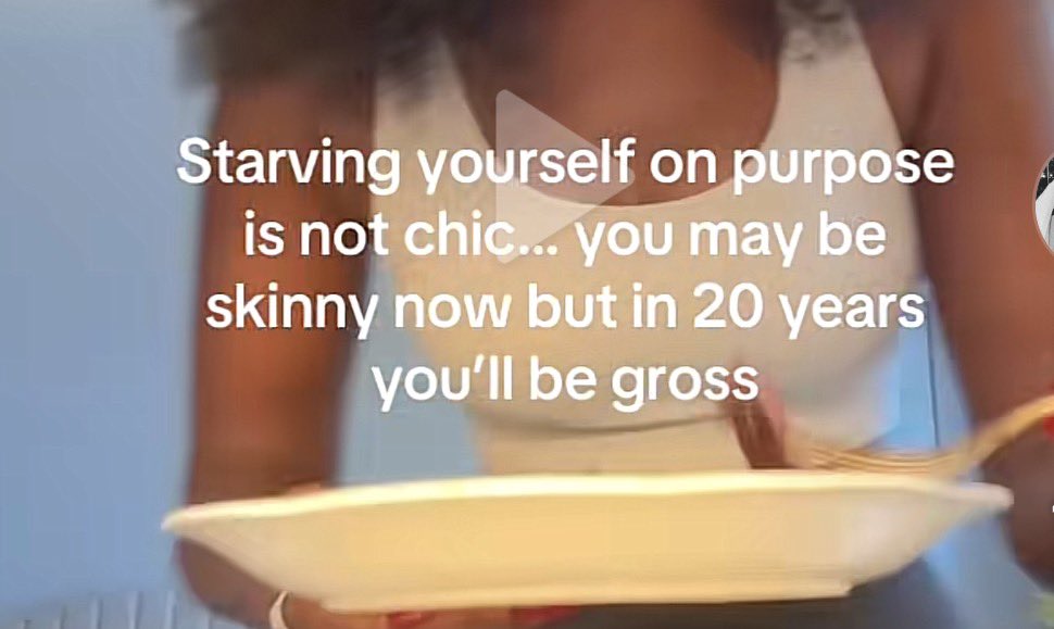 Ellafattyx's tweet image. Trust i aint tryna be ‘chic’