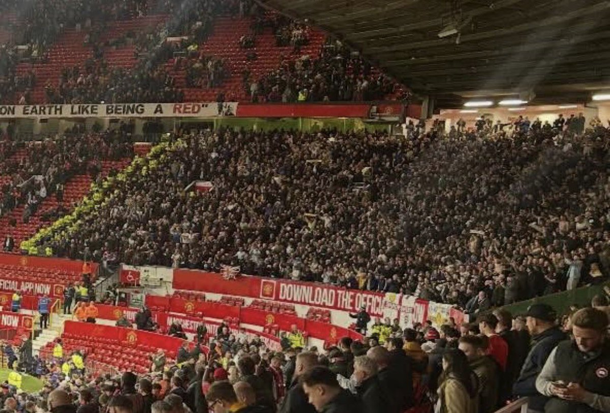 theawayfans's tweet image. The 3,000 Leeds fans at Old Trafford tonight. #LUFC