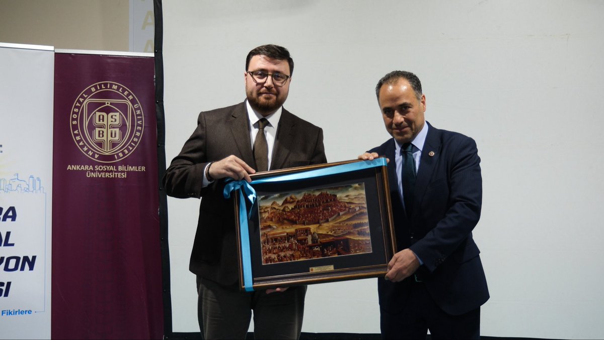 ali_guney_'s tweet photo. “Yerel Yönetimlerde Sosyal İnovasyon” 

Sosyal inovasyon ekosisteminin gelişmesi için paydaşları buluşturan, üniversitede üretilen bilginin sahayla buluşması  için gayret sarf eden
@ASBUedu Rektörümüz sayın  @aricankazim hocama, 
ASBÜ-SİM Müdürümüz sayın @ErdalAkdeve hocama, 
programa katılımlarıyla bizleri gönendiren sayın valimize ve 
sayın @drmuhammedadak vekilimize şükranlarımı sunuyorum. 

Toplumsal meselelerin çözümünde sosyal inovasyon uygulamalarının/modellerinin yaygınlaşmasını dilerim.