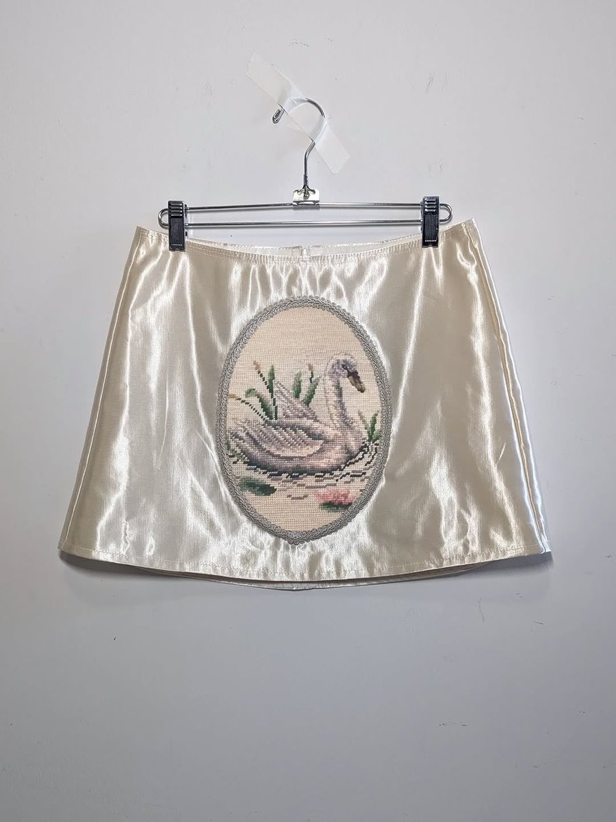 𝑘𝑎𝑟𝑜𝑙 🦢 tweet media