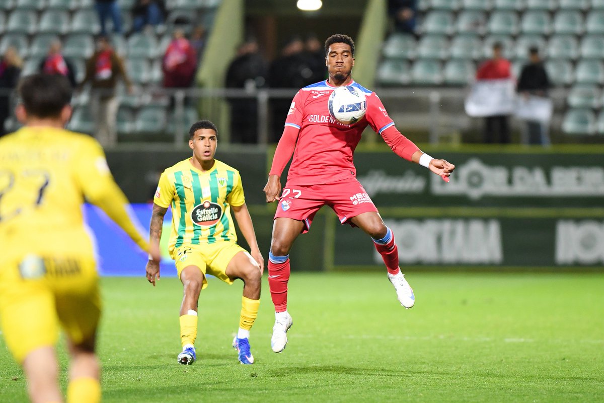 Vsports_pt's tweet photo. Liga Portugal Betclic: Golo do Tondela no último minuto deixa tudo empatado.
#LigaPortugalBetclic #VSPORTSLPBETCLIC #EPOCA2526 #JORNADA29 #CDTGVFC #CDT #GVFC https://t.co/Rf6R1m1rv3
