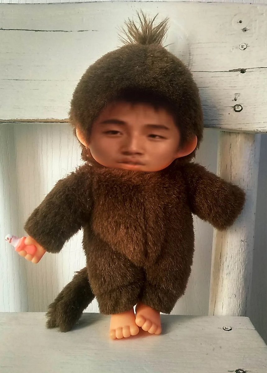 yunariri111's tweet image. told my gf that debut daesung looked like a little monchichi and had to explain my self via totally accurate not edited photo