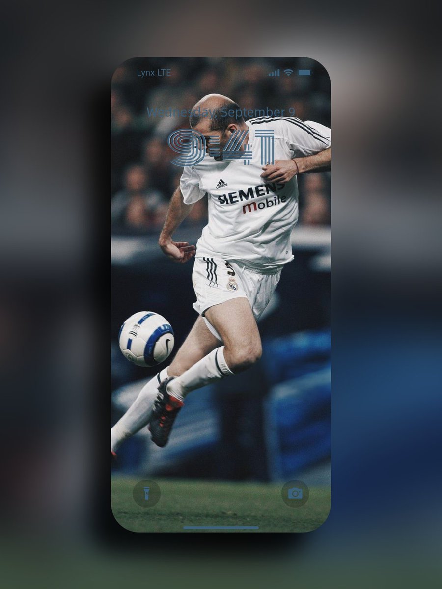 lynxchizzy's tweet image. Zinedine Zidane: the maestro of the first touch🔥
#Zinedine #Zidane #GOAT