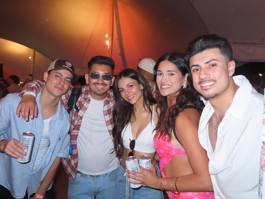 VictoriaCrave 🌗 tweet media