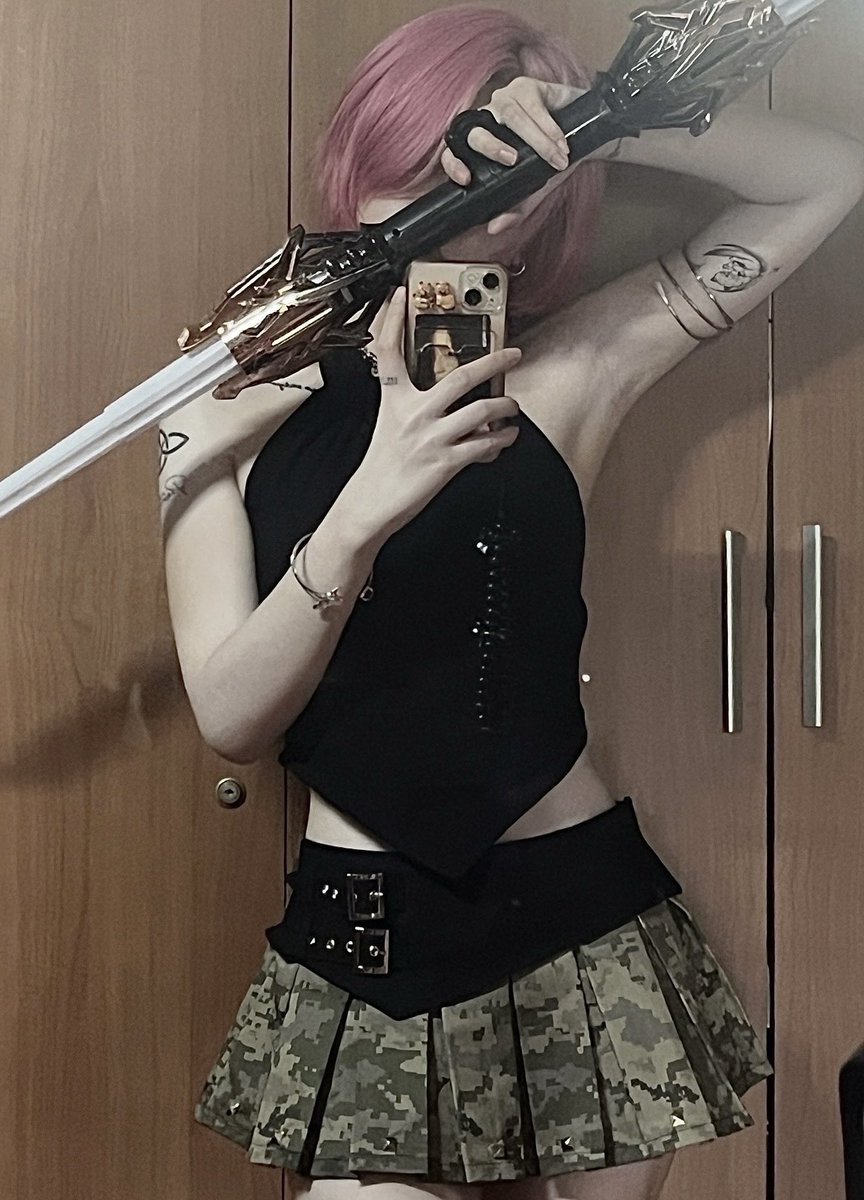 only__violet's tweet image. work like an adult so you can afford to take care of the child in u

buy the toys, play the games, do the things u once couldn't

growing up doesn't mean losing that part of urself

(they dont know there used to have a violet like this kewekwke)