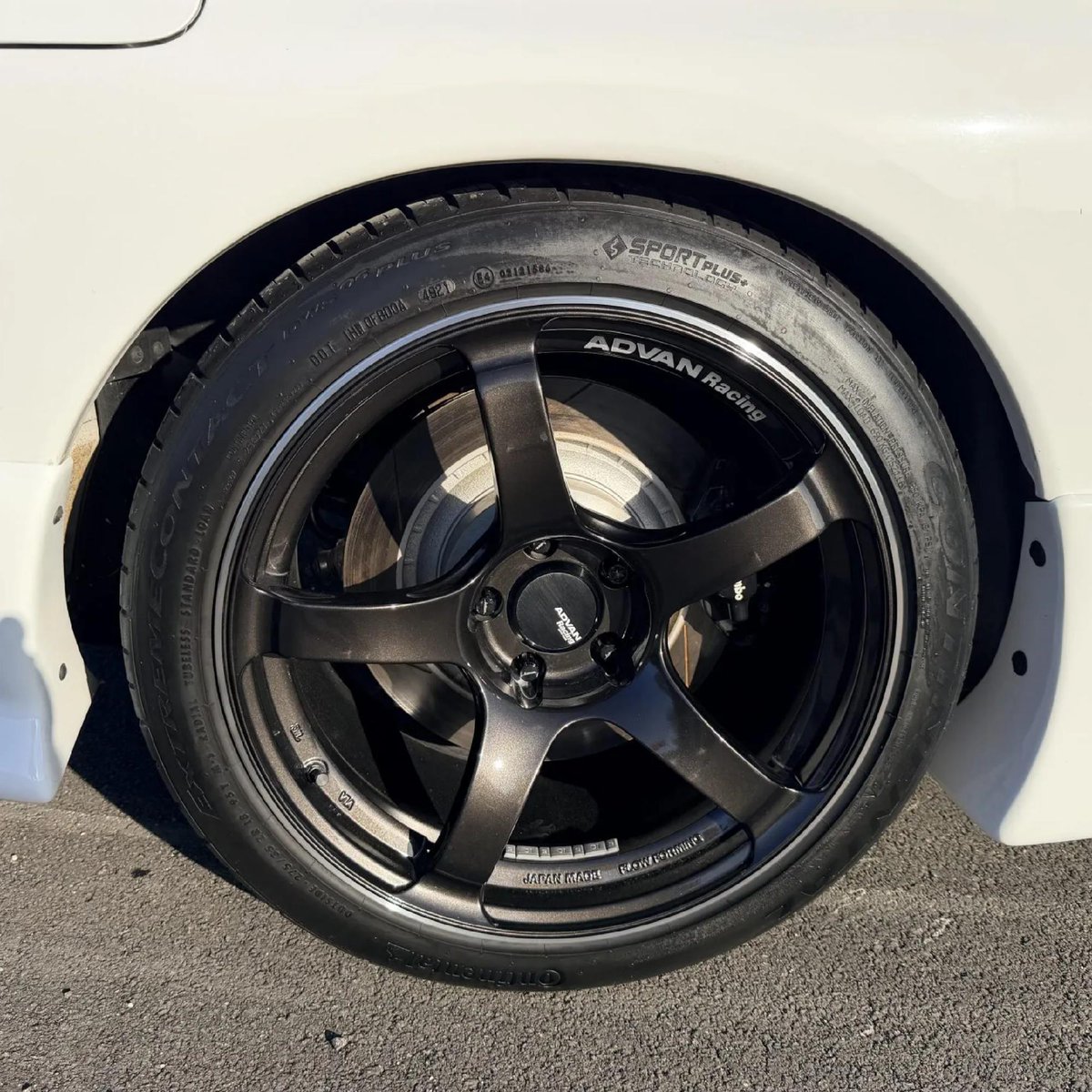 Bringatrailer's tweet image. An R33 with all the desirable aftermarket goodies!

bringatrailer.com/listing/1996-n…