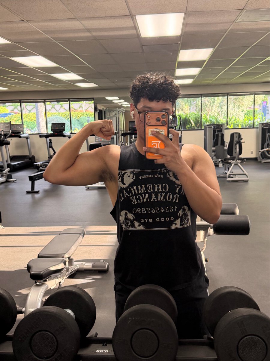 My arms are getting bigger 🥹