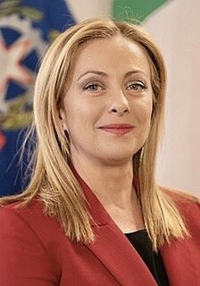 voxsincomplejo's tweet photo. «El islam es incompatible con los valores y derechos occidentales».

¿Está de acuerdo con la primera ministra italiana Giorgia Meloni? 🇮🇹

A. Sí
B. No https://t.co/HXPvuu0Hp7