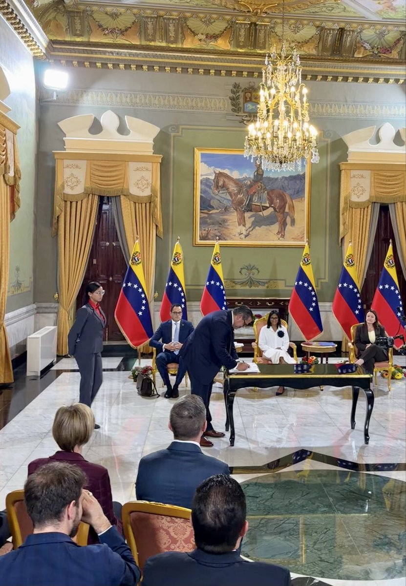 Embajada de los EE.UU. en Caracas tweet media