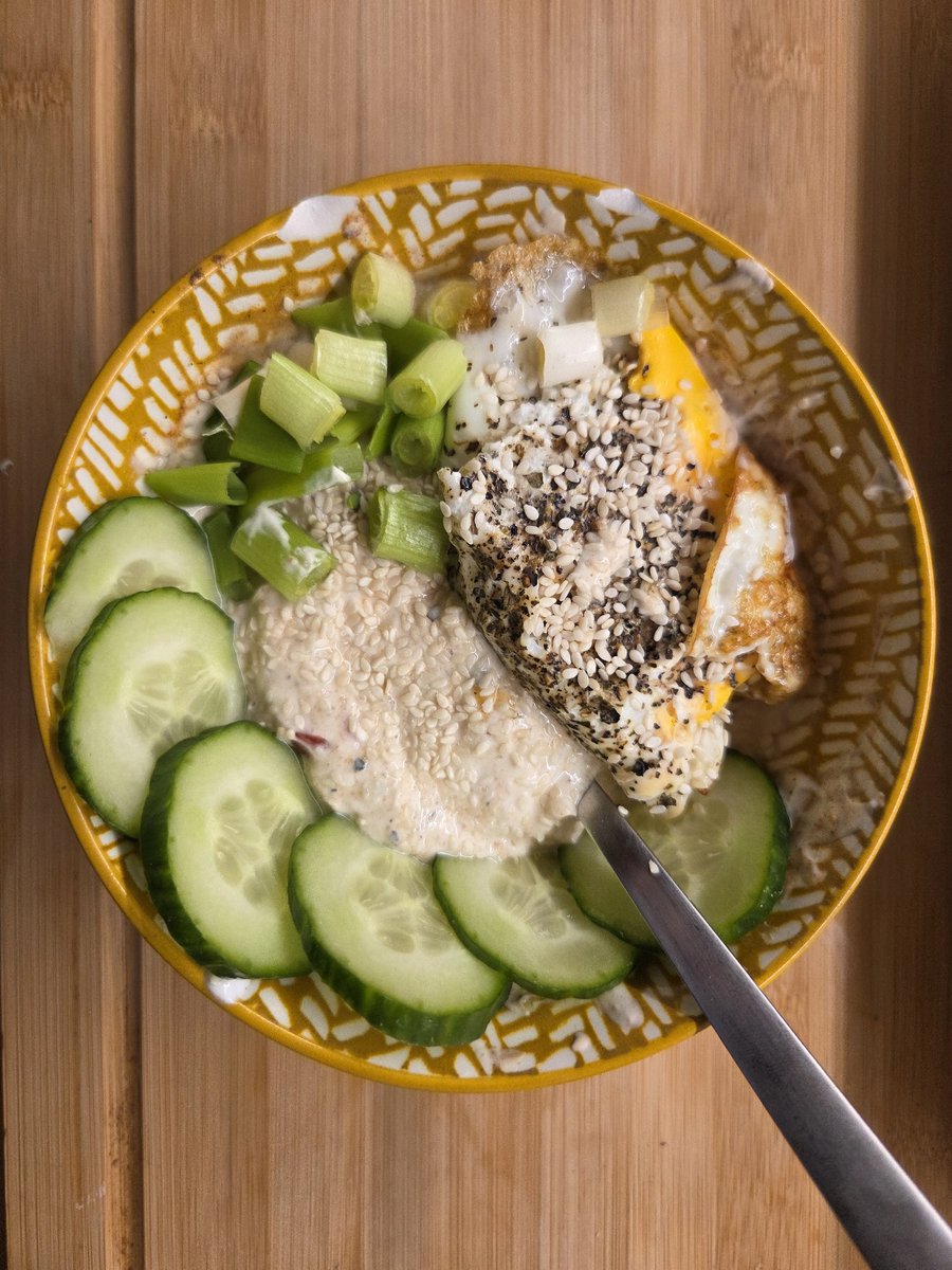 tuvivesonlyonce's tweet photo. First time making a savoury yogurt bowl...kinda scared ..! 
#edtwt #twomad #yogurtbowl #savouryyogurtbowl #savoryyogurtbowl https://t.co/ZgB2WNwh4L
