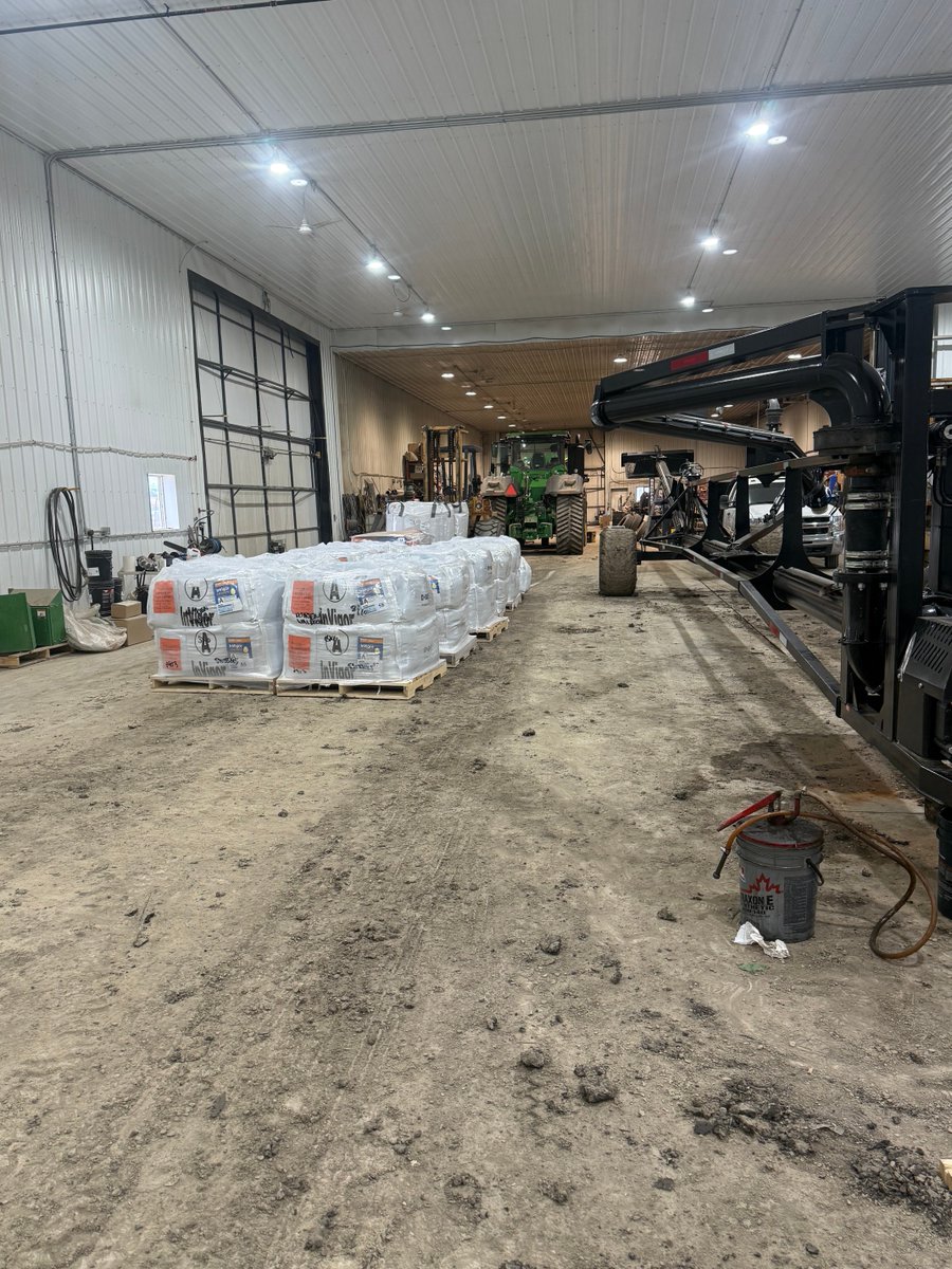 BDuchek's tweet image. Guess #Plant26 is eventually going to start sometimes. Won't be no April seeding here though. #AgTwitter