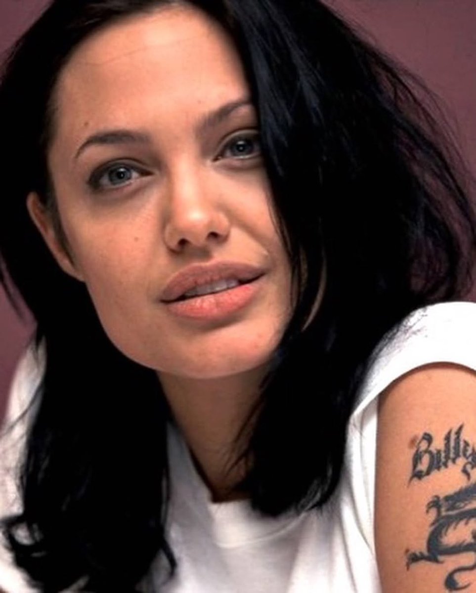 addictionfemme's tweet photo. angelina jolie at 25 years old https://t.co/MOVefmFjzZ