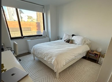 RandomestRarity's tweet photo. Hiding in his room rn. Its the most boring white boy shit ever. Bad news Barry, more like BASIC BITCH BARRY. Who designed this. They have no taste. I'll post a picture too. https://t.co/Lcu3JaiOPW