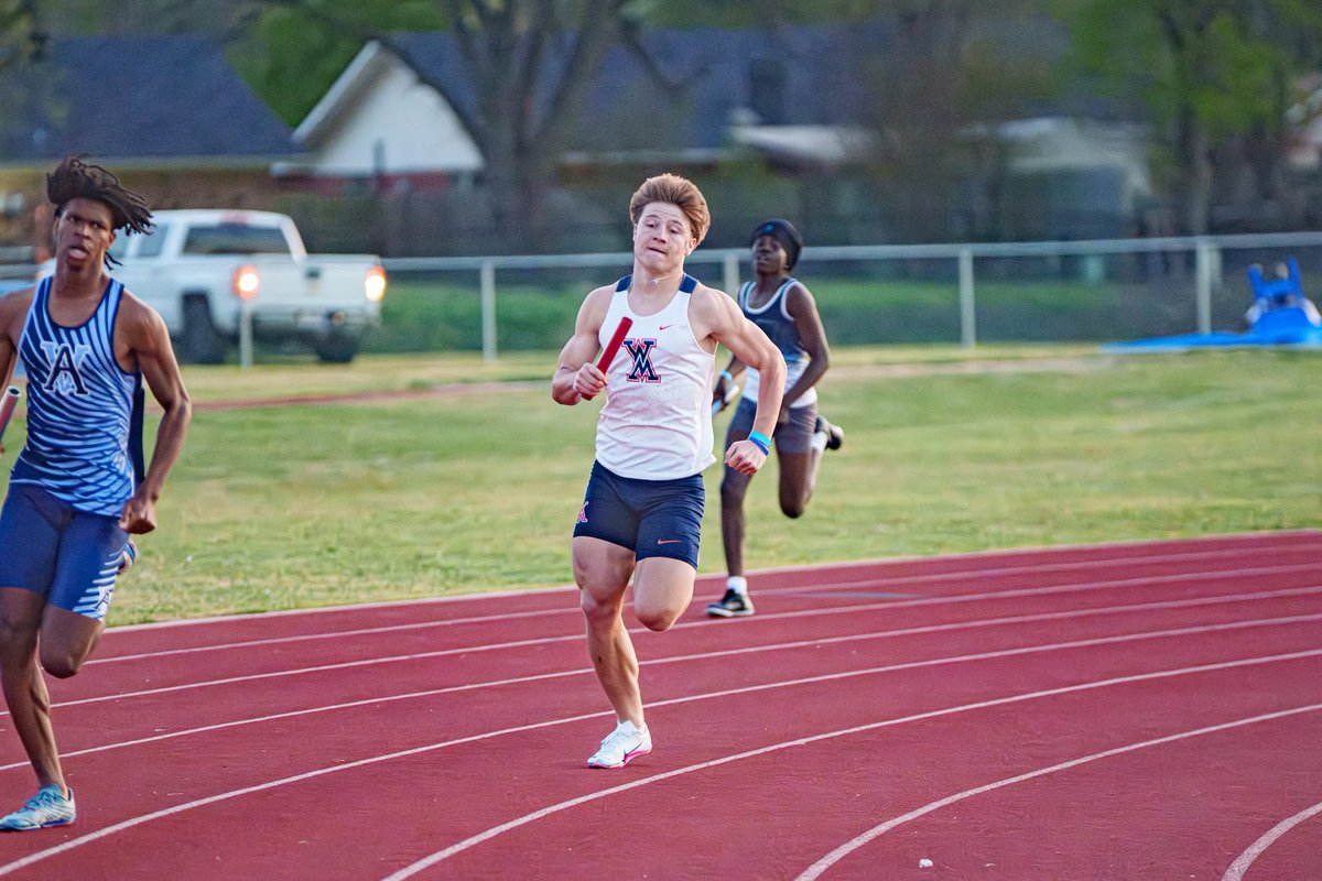 imjordancoleman's tweet photo. 4x400 1st place finish at Panther Relays. Ran a 50.15 https://t.co/R04cRkxwqo