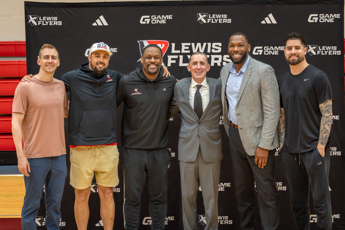 Lewis University tweet media