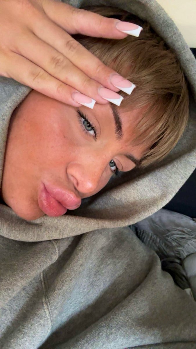 dazwutt's tweet image. more natural 🐻🫶🏼 #femboy #makeup