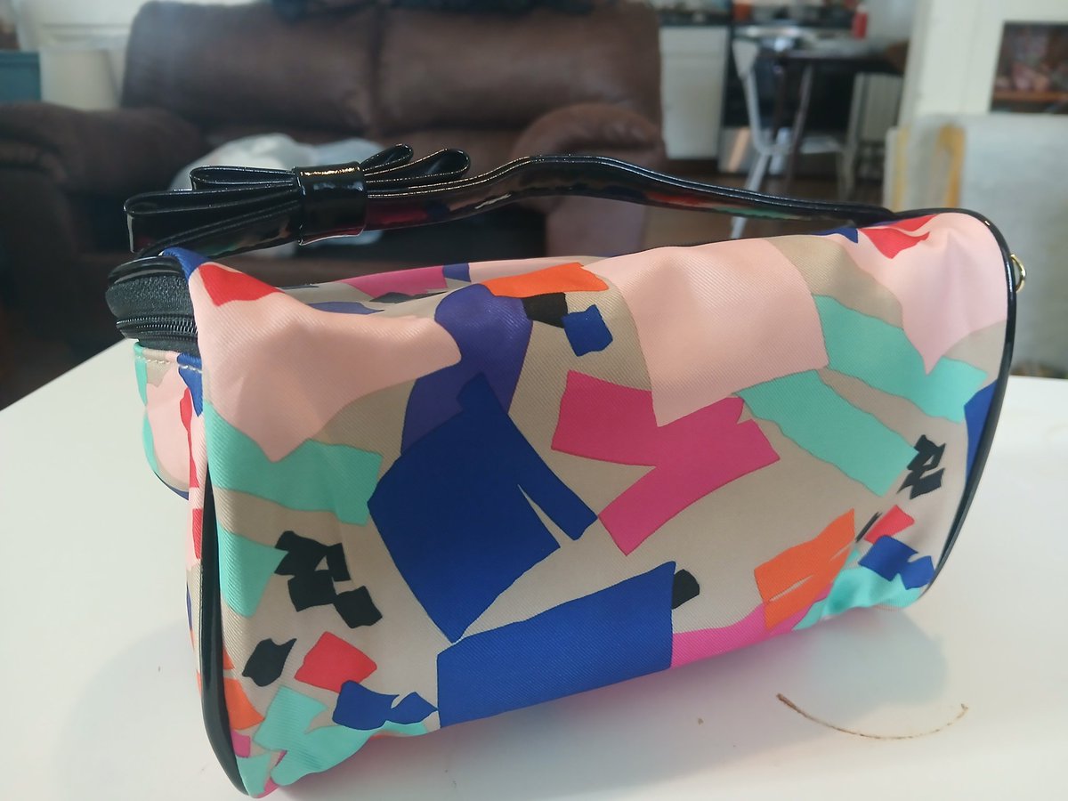 Amazingthrifts's tweet image. Check out #ElizabethArden New York Colorful 80s Style Design #MakeupBag 601 ebay.us/m/XpRWbS #eBay via @eBay