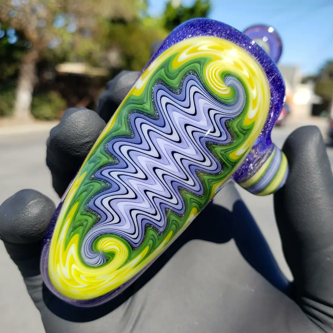 paulbrehm_'s tweet photo. 🐳 Classic sherlock shaping splashed with vibrant colorways and super clean linework! Whats your favorite pipe in your collection? 

#thedablab #heady #headyglass #headyglassofig #headyglassforsale #glassforsale #glassporn #oprahswookclub #bestofglass #headylife #headyaf https://t.co/w5dKh0eqyK