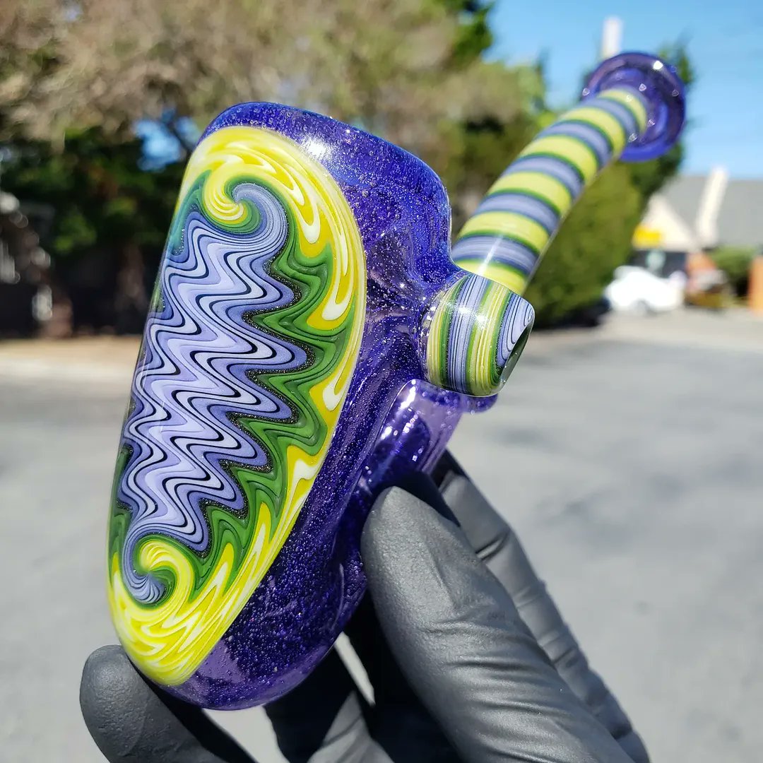 paulbrehm_'s tweet photo. 🐳 Classic sherlock shaping splashed with vibrant colorways and super clean linework! Whats your favorite pipe in your collection? 

#thedablab #heady #headyglass #headyglassofig #headyglassforsale #glassforsale #glassporn #oprahswookclub #bestofglass #headylife #headyaf https://t.co/w5dKh0eqyK