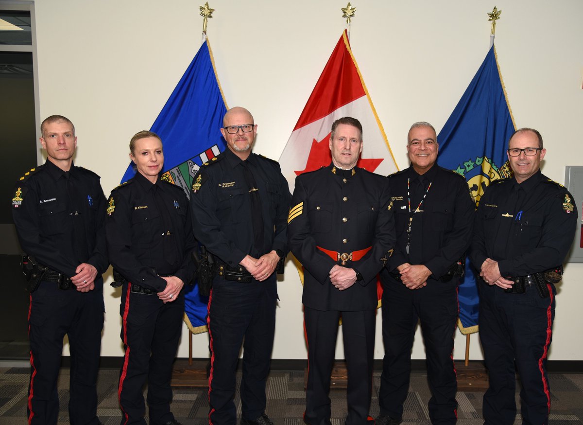 lethpolice's tweet image. LPS recognized the retirement of Sgt. Talbot today, after 29 years of dedicated service. 

Sgt. Talbot is widely regarded as a team-oriented professional whose hard work and integrity have left LPS stronger than when he began. Congratulations on your retirement Sgt. Talbot! #yql