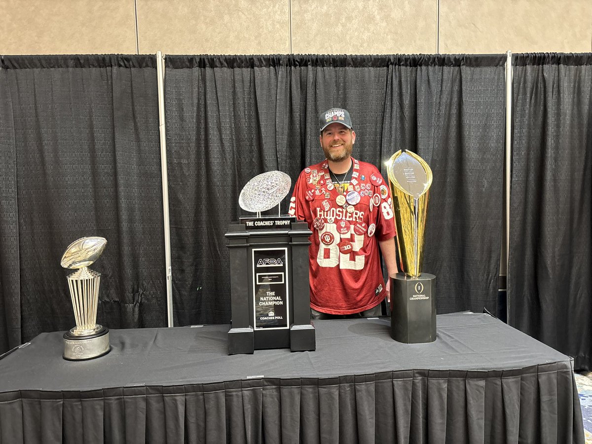 Zane_Clodfelter's tweet image. Witnessed the #Hoosiers hoisting all of them ❤️ ⚪️🔴🌹🍑🌴 National Champions, forever. 16-0.