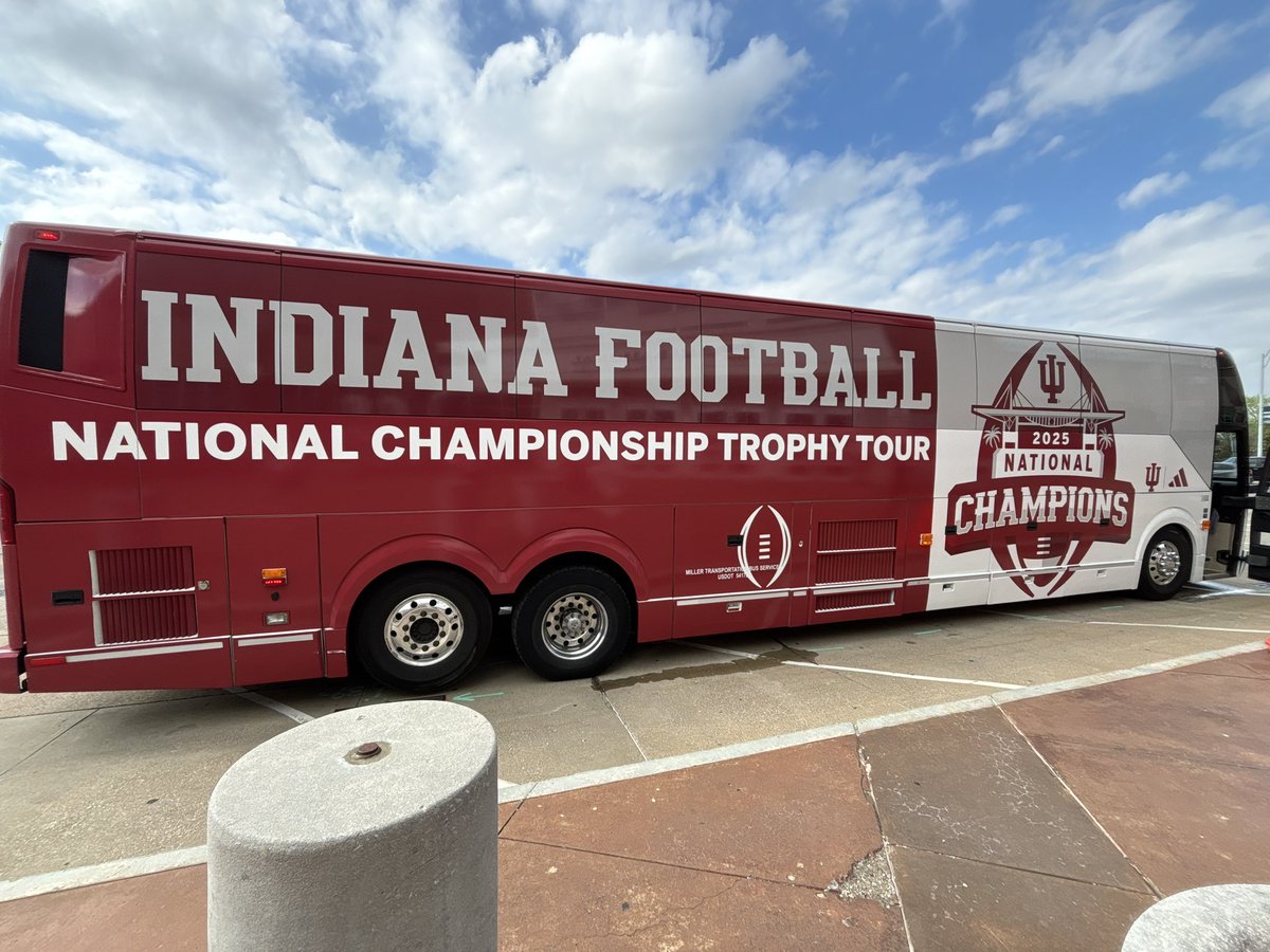 Zane_Clodfelter's tweet image. Witnessed the #Hoosiers hoisting all of them ❤️ ⚪️🔴🌹🍑🌴 National Champions, forever. 16-0.