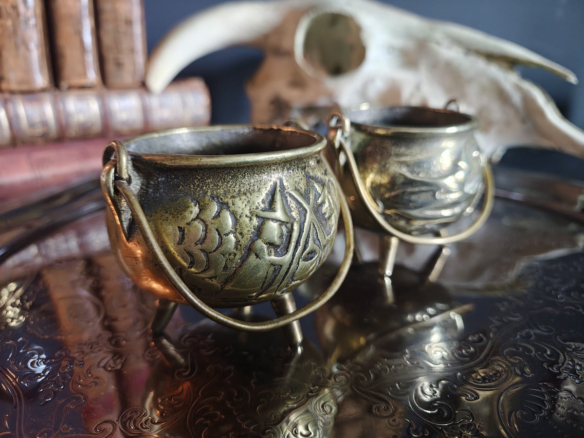 WickedVintageUK's tweet photo. Cute vintage brass mini altar cauldrons in store! #brasscauldron #witchescauldron #witchcraft #peerage https://t.co/TLJGIR9G5J