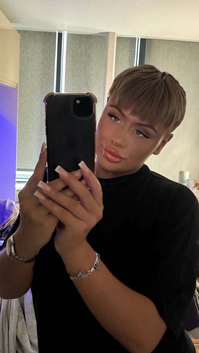 dazwutt's tweet image. mwah 💋 #femboy #makeup